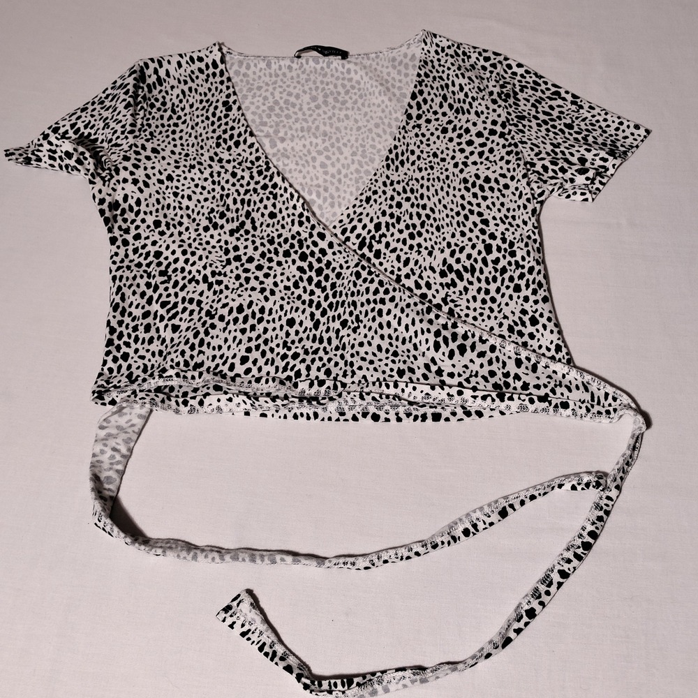 Brandy Melville Black White Cheetah Print Wrap Crop Top Short Sleeve Italy